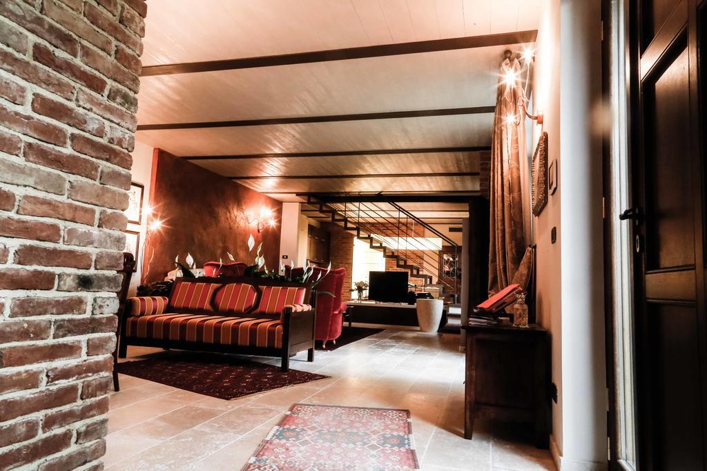 Cascina Cortine Bed & Breakfast Guarene Exterior photo