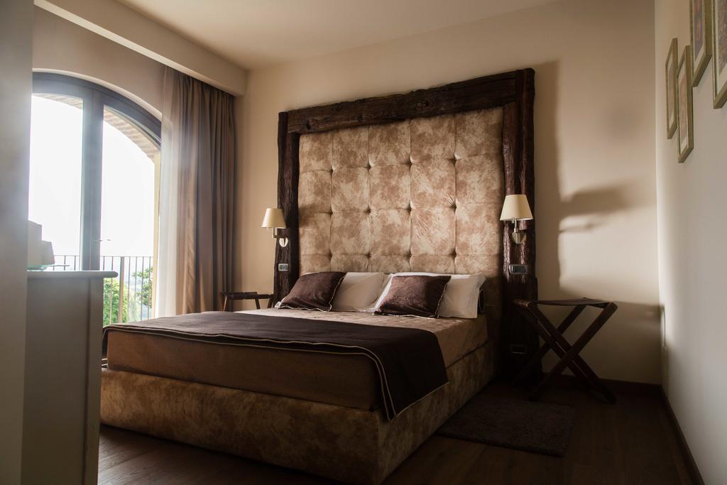 Cascina Cortine Bed & Breakfast Guarene Room photo