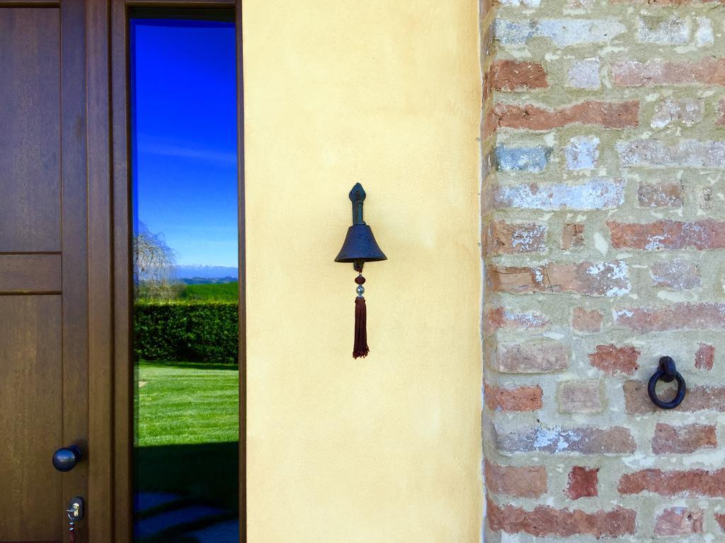 Cascina Cortine Bed & Breakfast Guarene Exterior photo